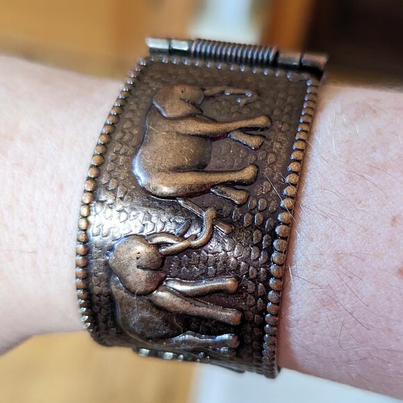 Vintage Copper Elephant Bangle Hinged Wide Bracelet Stamped Metal w Beaded Edge - Picture 9 of 9